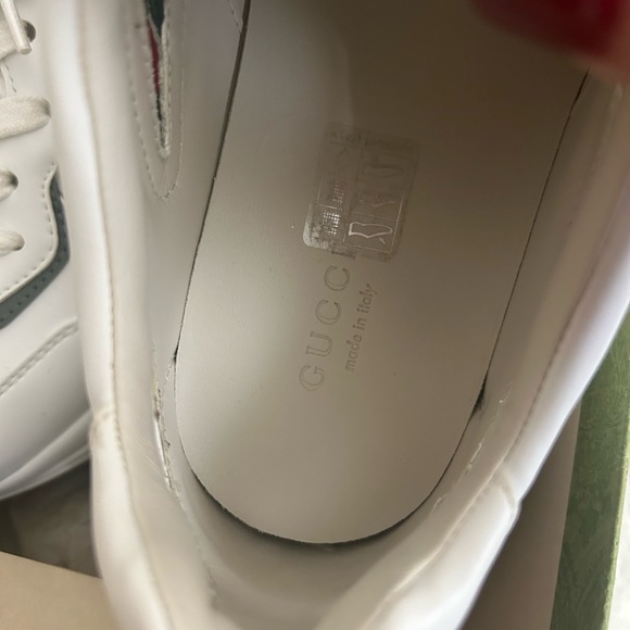 Gucci women’s sneakers white with red and green with cut outs size 37 - Picture 2 of 7